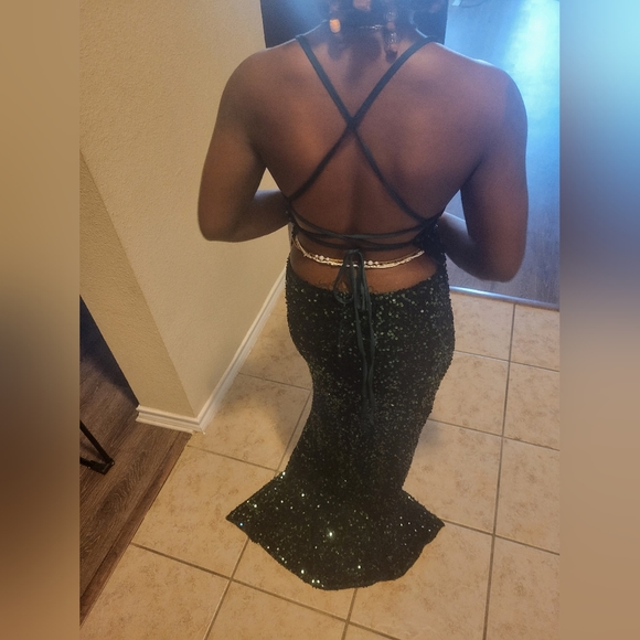 Green Sequence (video)never worn new evening dress. - Picture 9 of 10